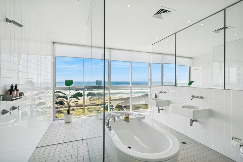 فيلا بسرير كينج وسرير كوين وسريرين منفصلين بإطلالة على البحر بـ3 غرف نوم، ULTIQA Air on Broadbeach 7/9