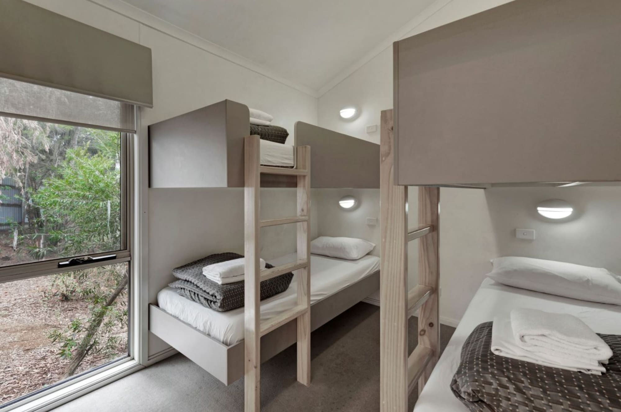 2 Bedrooms, Superior, Cabin, 1 Queen and 2 Bunk Beds, Discovery Parks Dubbo 3/3