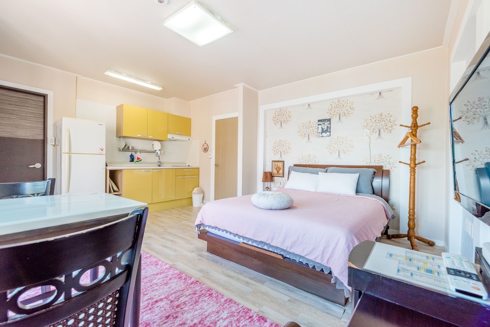 Tongyeong Pungcha Maeul Iris Pension 16/50