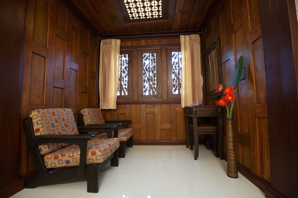 Chang Siam Inn 24/30