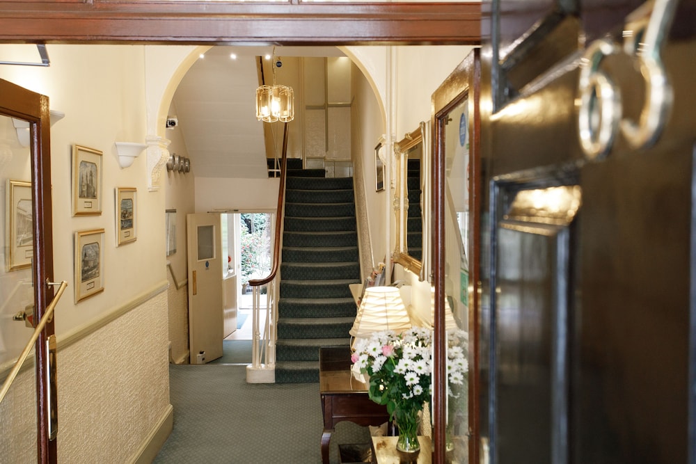 Jesmond Hotel 9/50