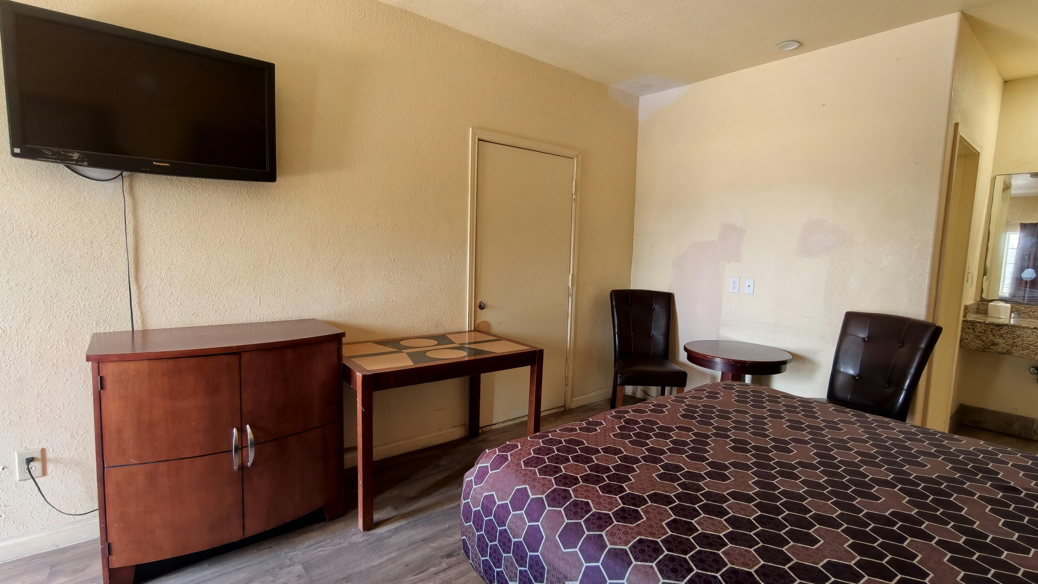 Executive Inn & Suites San Marcos, TX 28/38