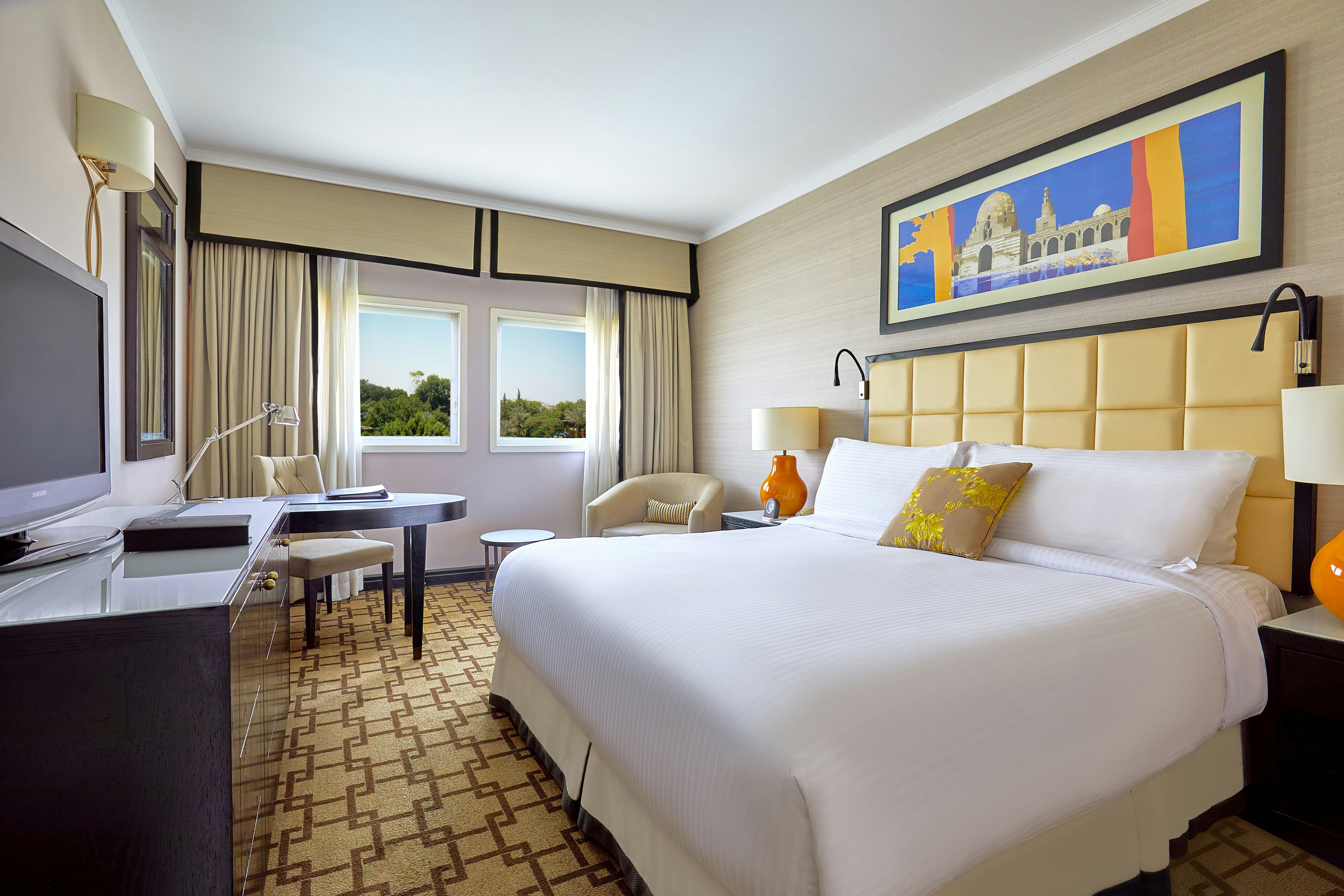 EXECUTIVE, KING BED