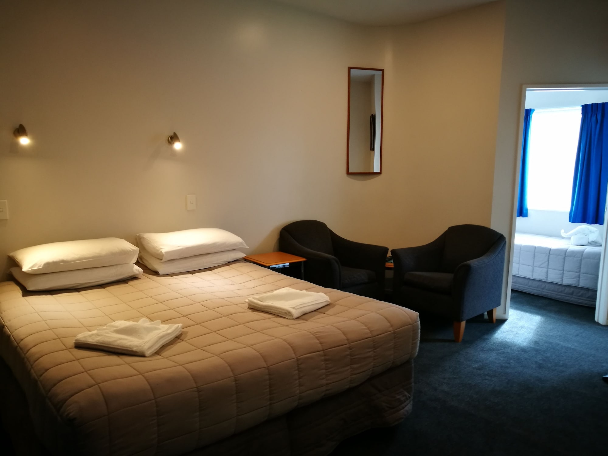 1 BEDROOM, SUITE, KITCHENETTE