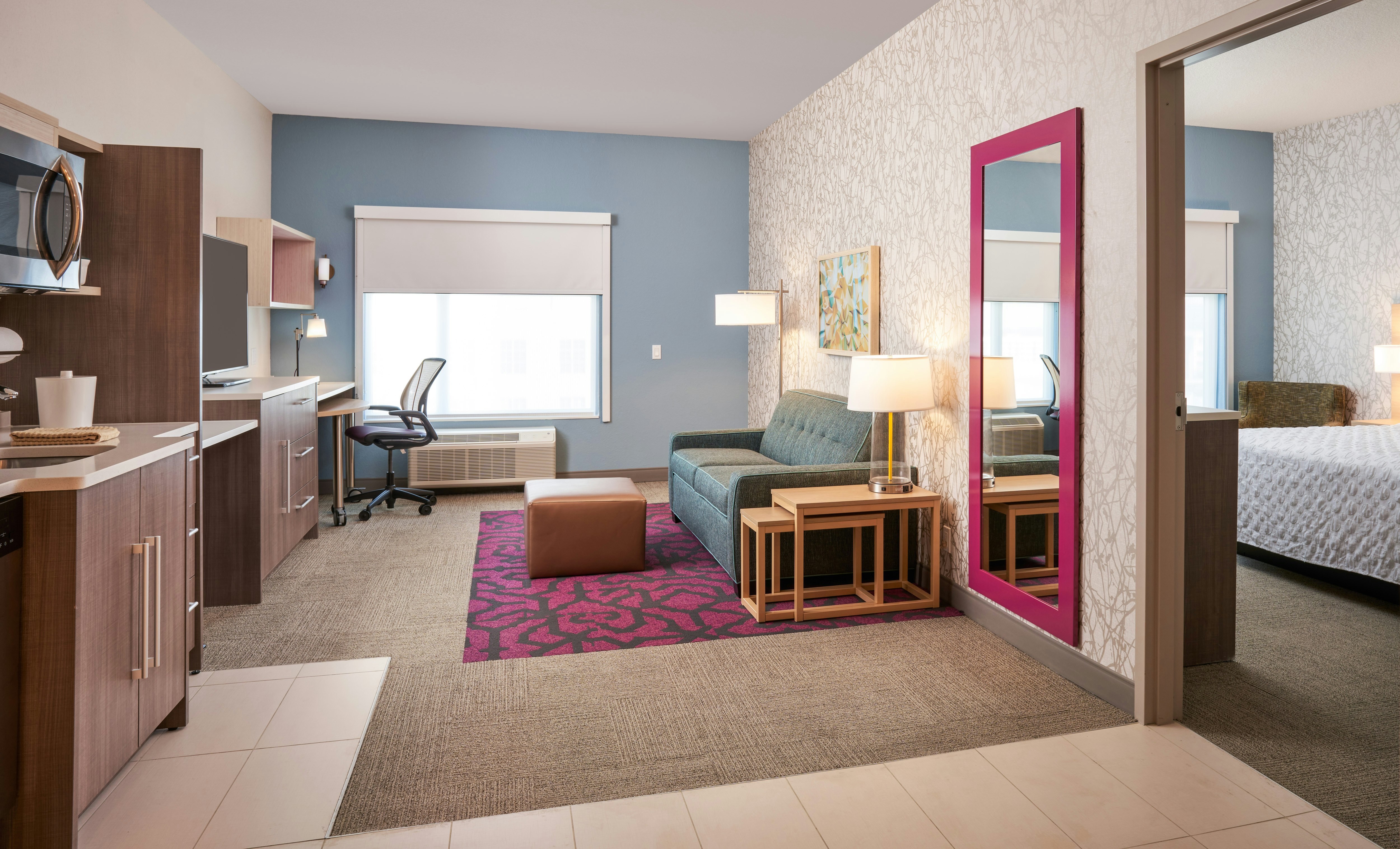 SUITE, KING BED, ACCESSIBLE