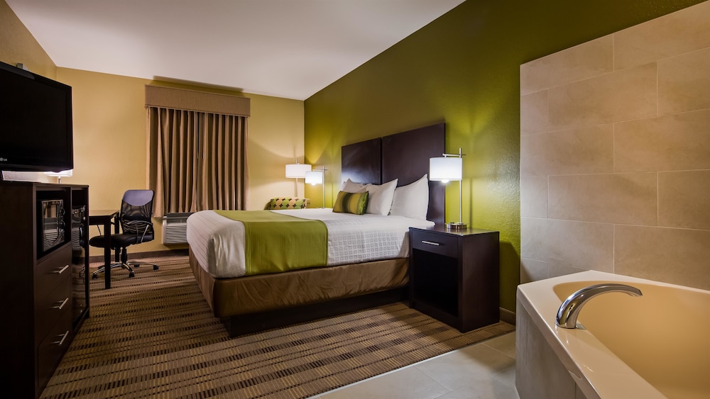 Best Western Edgewater Inn 12/37