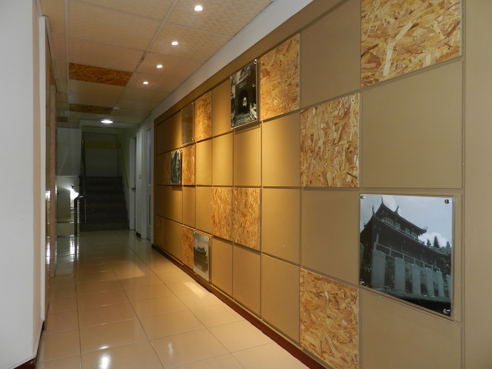 Tainan Inn 11/75