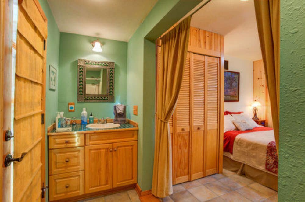 Moss Mountain Inn 27/28