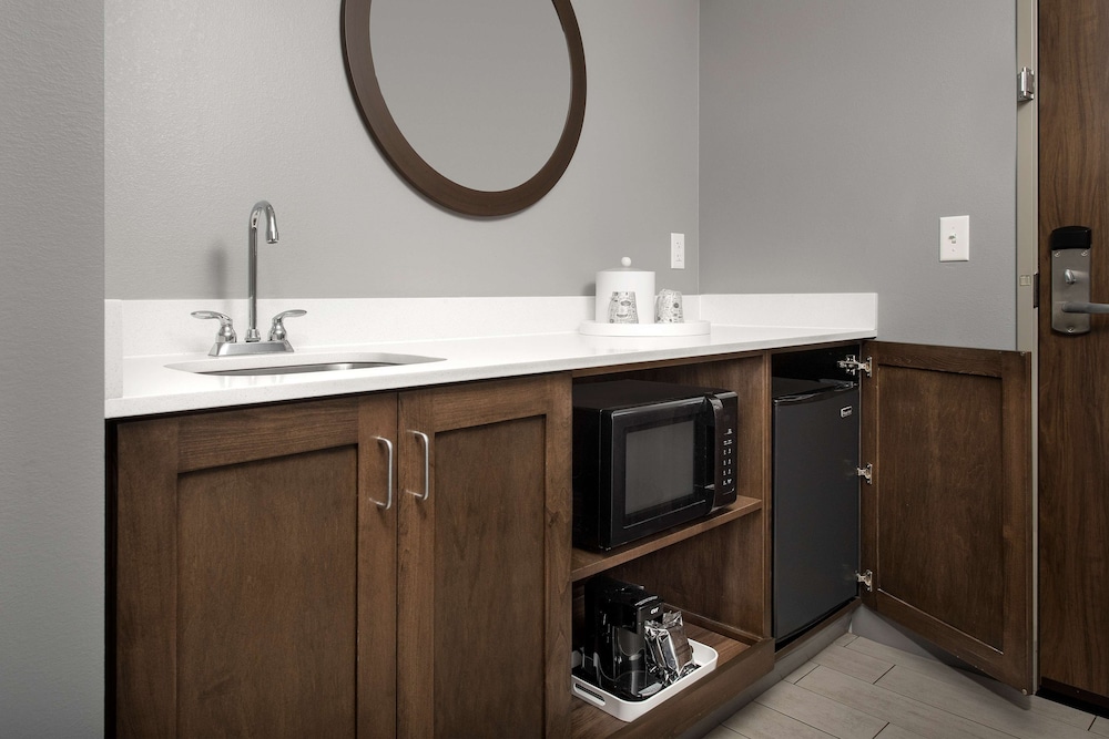 Hampton Inn Suites Rapid City Rushmore Sd 42/48