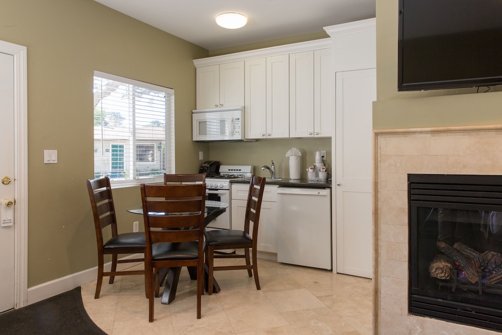 Sea Breeze Inn And Cottages 56/75
