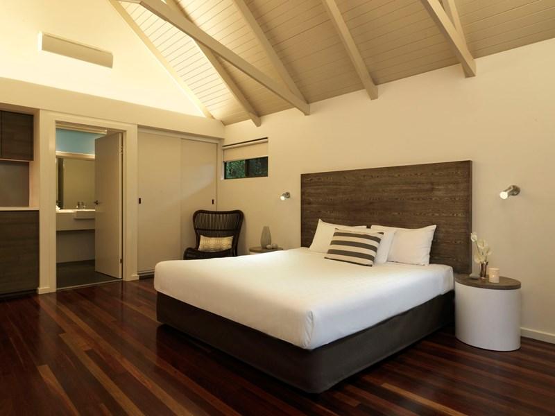 PALM, BUNGALOW