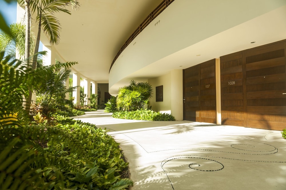 Ambassador At Grand Velas 7/66
