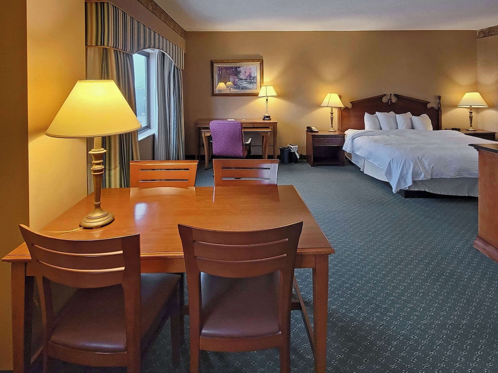 Radisson Hotel Cedar Rapids, IA photo2