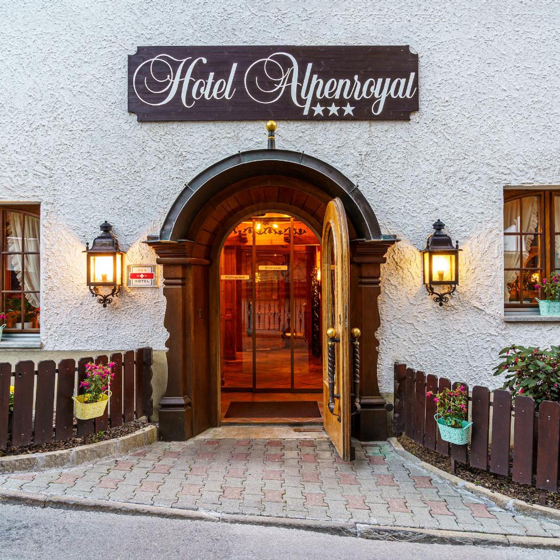 HOTEL ALPENROYAL 4/55