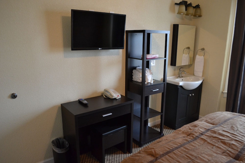 Inn on Folsom 24/36