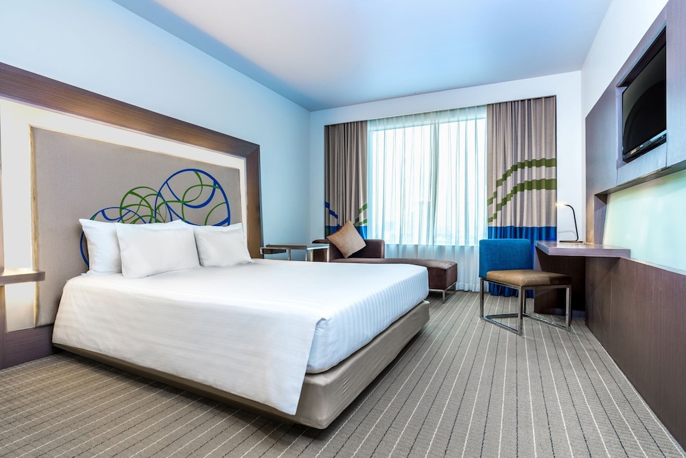 DELUXE, KING BED, CITY VIEW