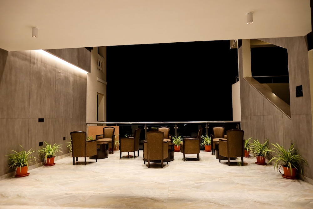 Amara Grand 24/37