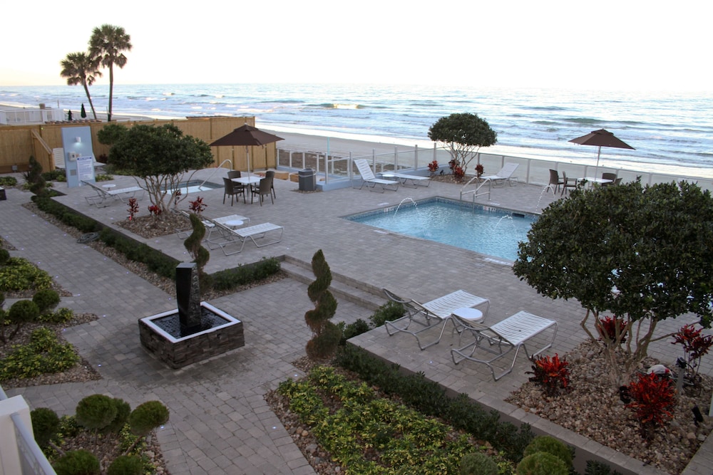 Lotus Boutique Inn Suites 48/57