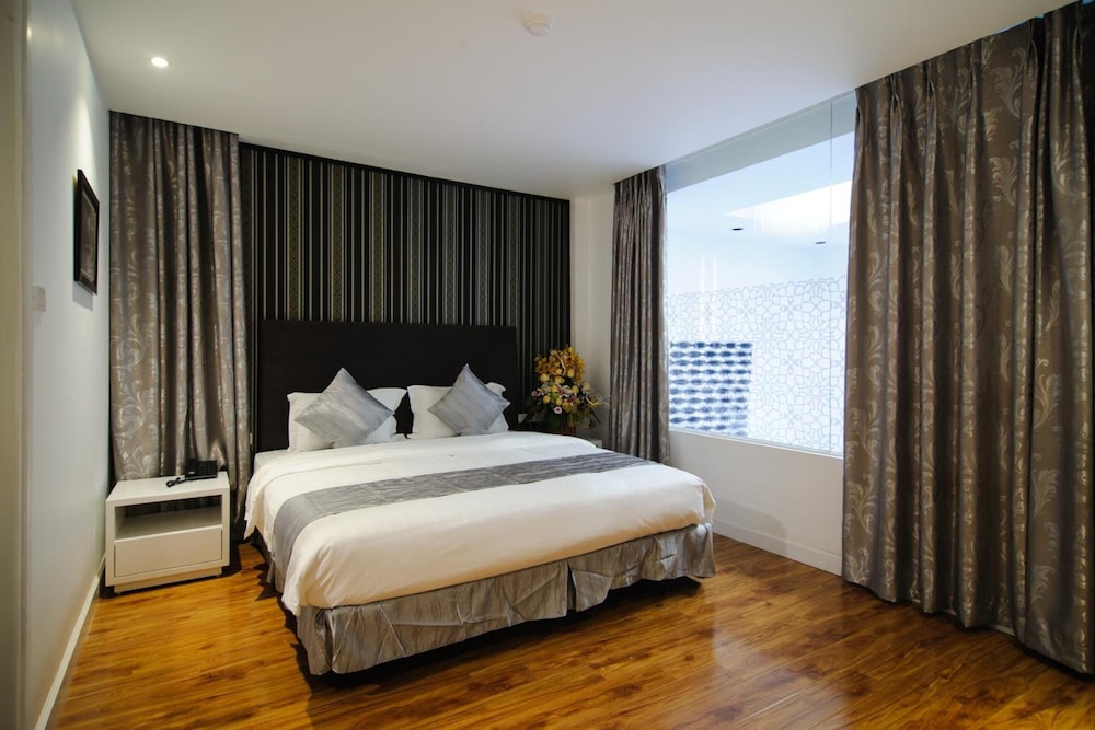 Riverside Boutique Hotel 13/28