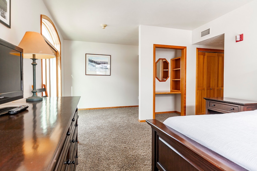 The Caledonian By All Seasons Resort Lodging 31/80