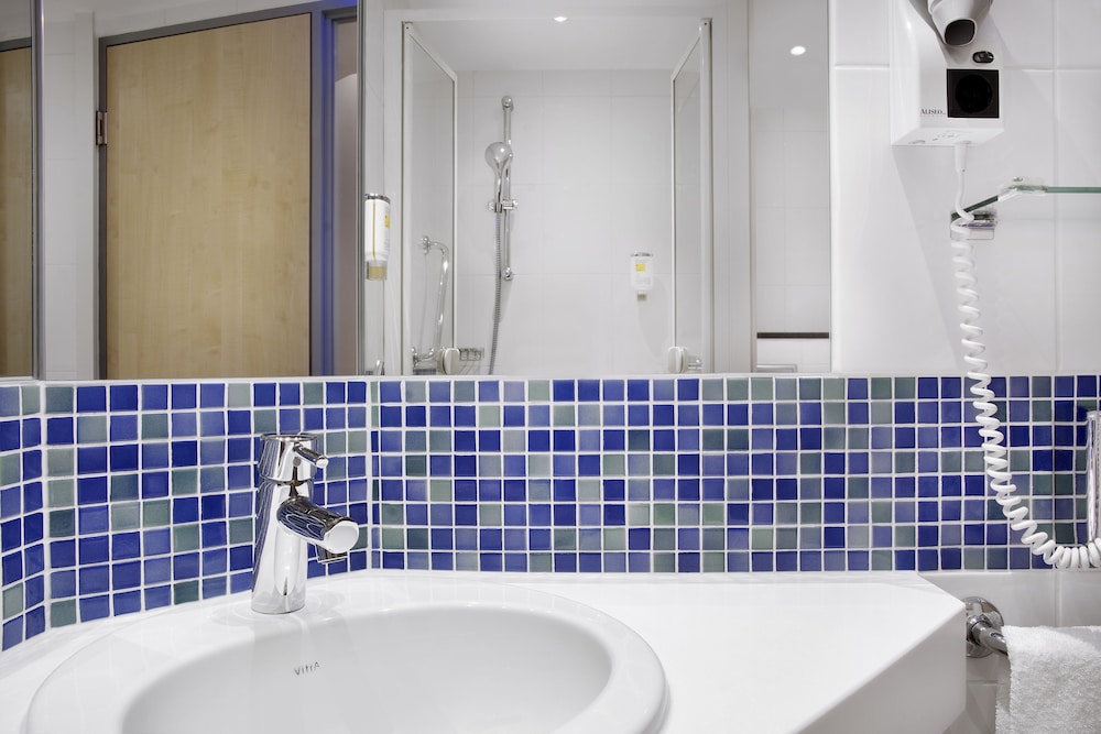 HOLIDAY INN EXPRESS BADEN BADEN 21/53