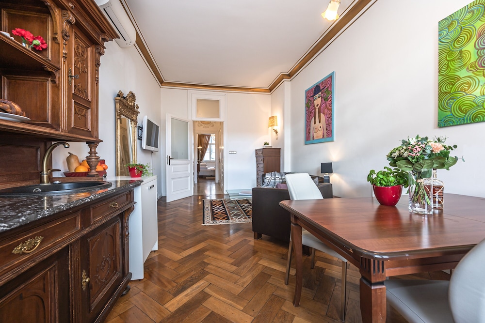 Malostranska Residence 16/72