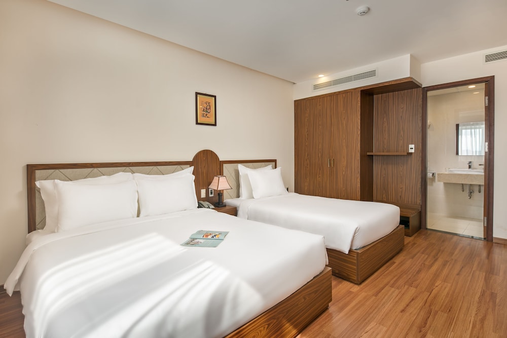 De L'amour Hotel 10/57