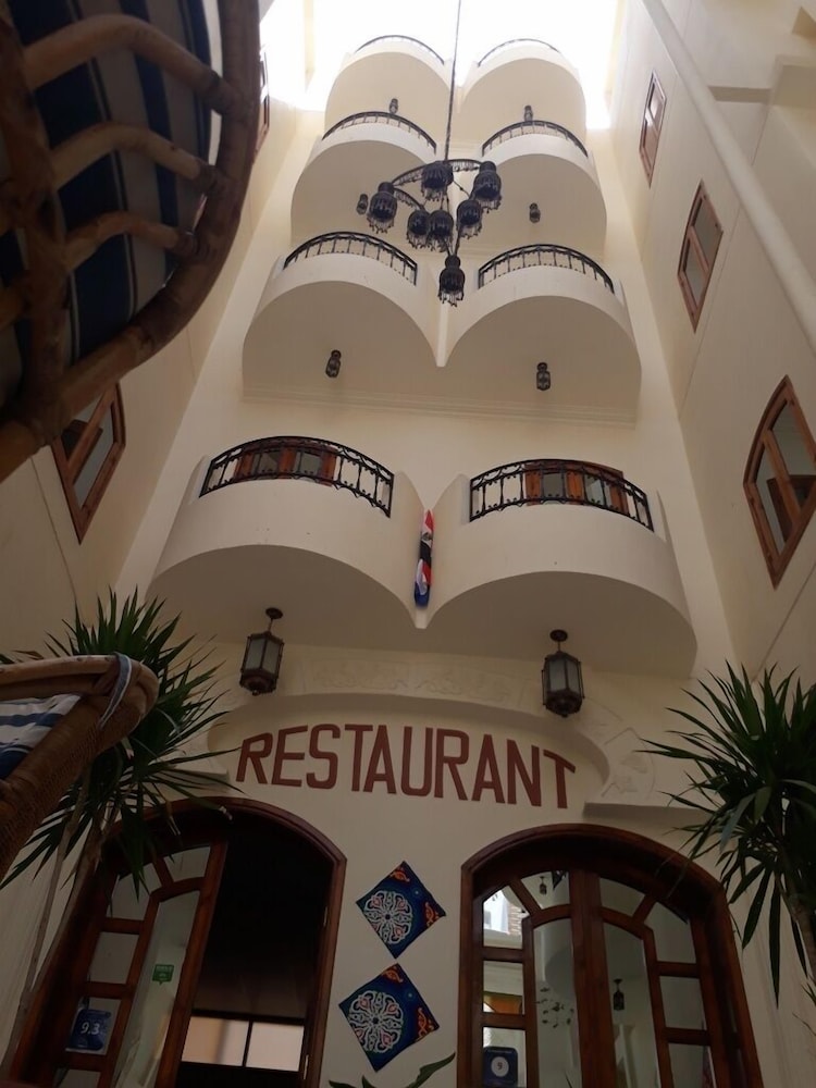 Alhambra Hotel 6/50