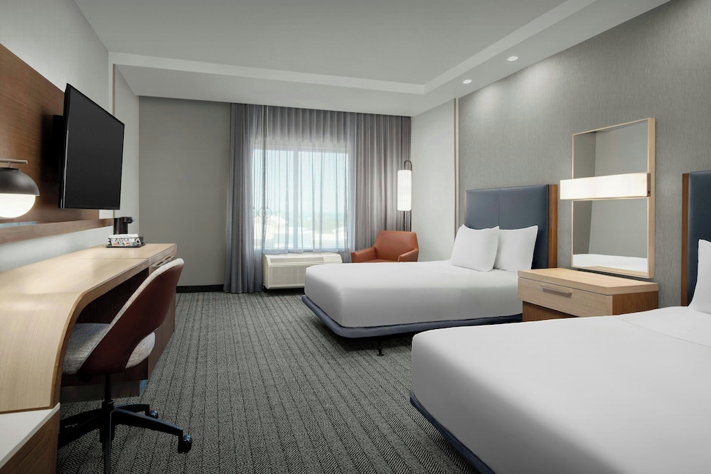 Room, 2 Queen Beds, Sofa, Accessible