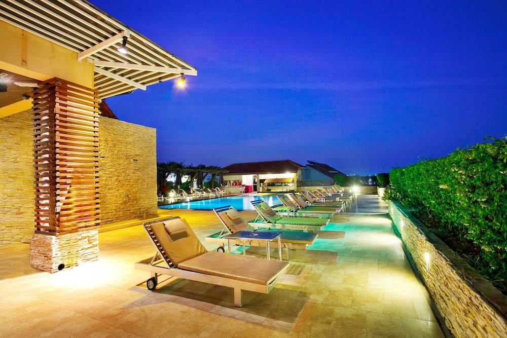 Intimate Hotel 43/62