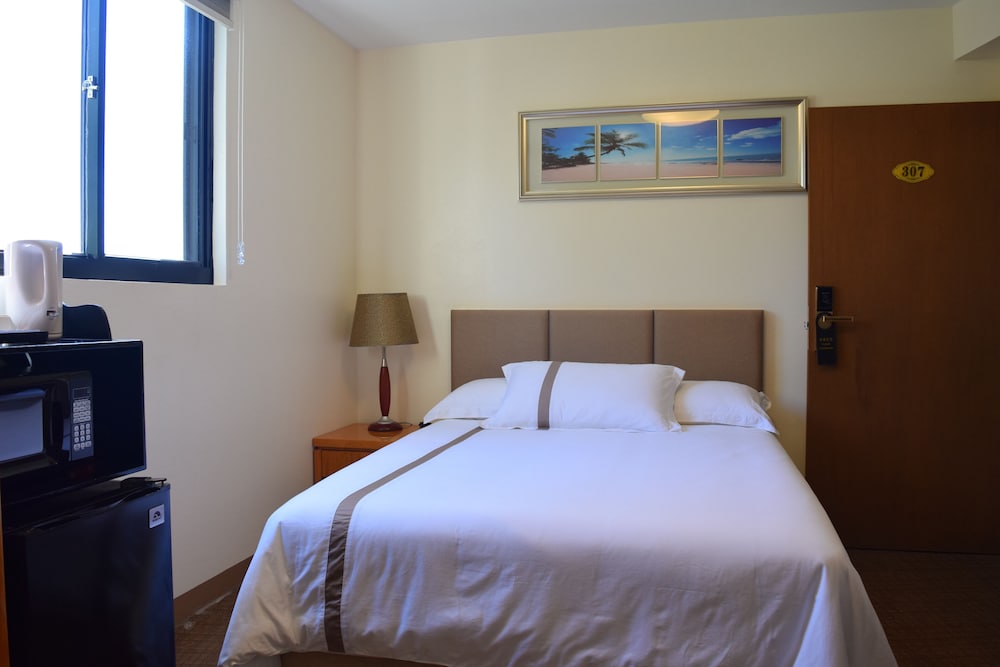 Saipan Beach Hotel 15/66