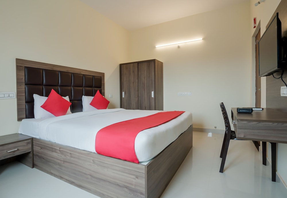 OYO 28637 Gokul Grand 10/27