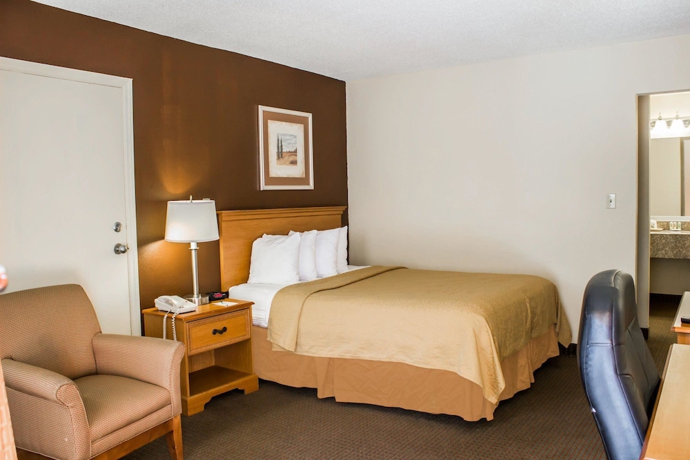 Hotel Dunn, NC 13/36