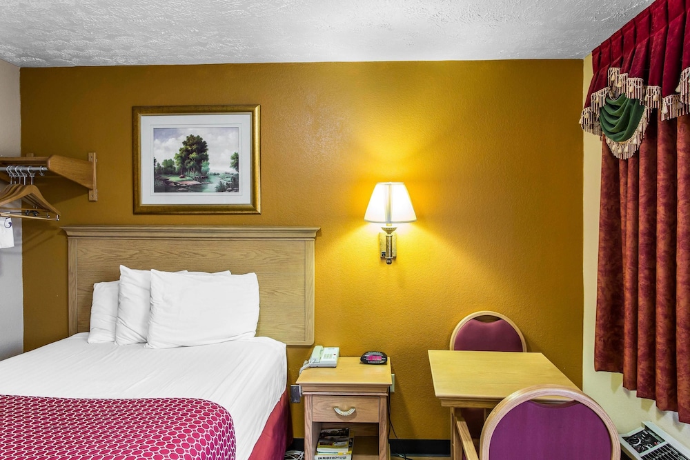 Rodeway Inn Goodlettsville South, TN 20/25