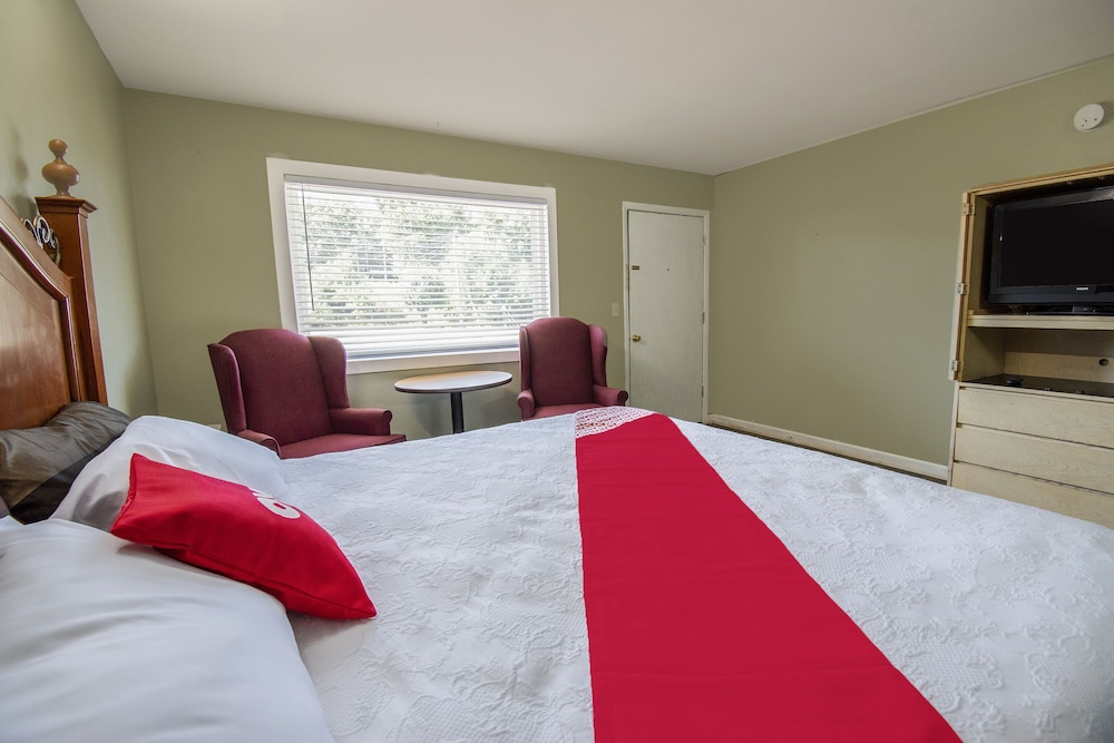 Room at OYO Hotel Calhoun, GA I-75, CALHOUN - GA