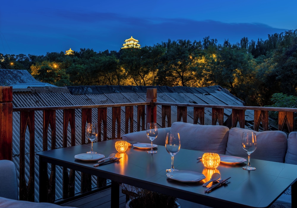 The Jingshan Garden Hotel 53/66