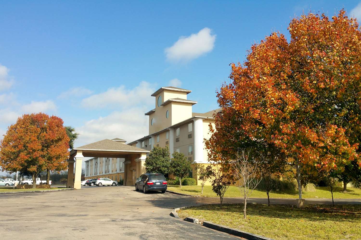 Super 8 by Wyndham Temple I-35 24/24