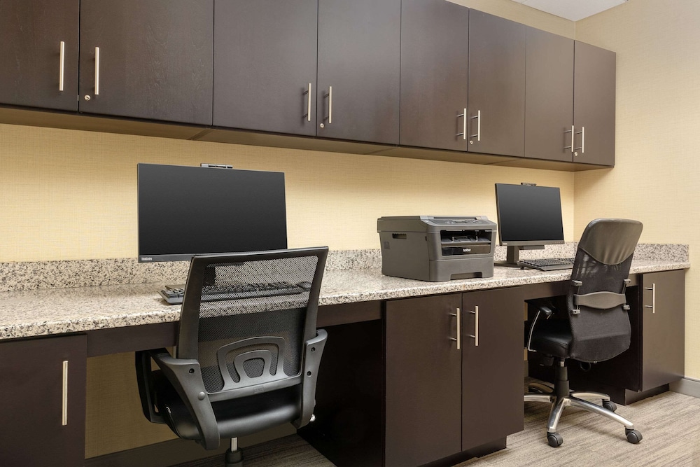 Comfort Suites Lake City 38/50