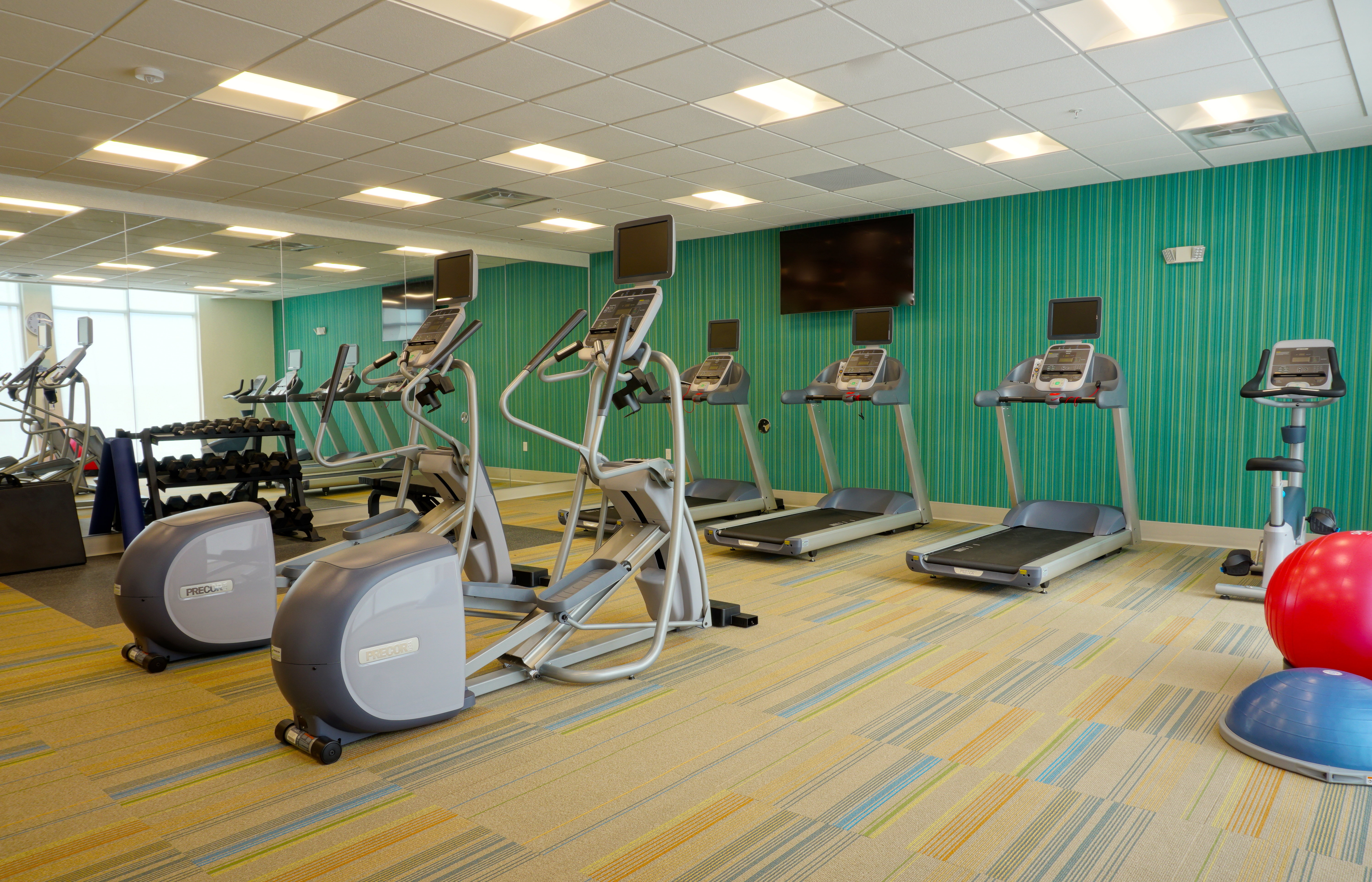 Holiday Inn Express Suites Omaha Millard Area 18/26