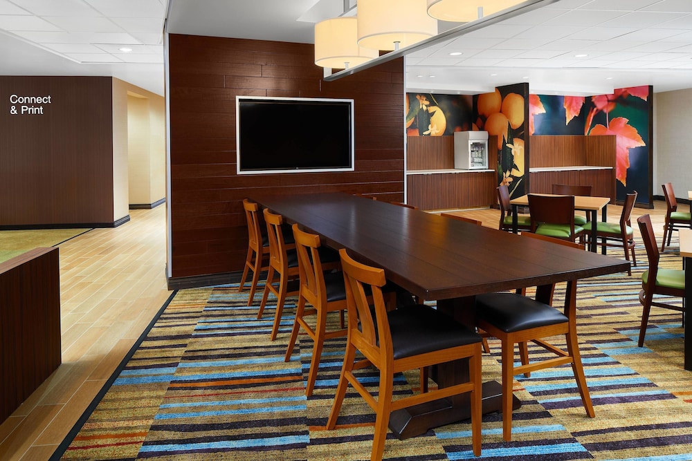 Fairfield Inn & Suites By Marriott Fresno Yosemite International Airport 32/38