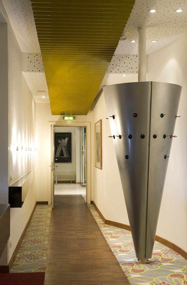 Radisson RED Berlin Kudamm 9/66
