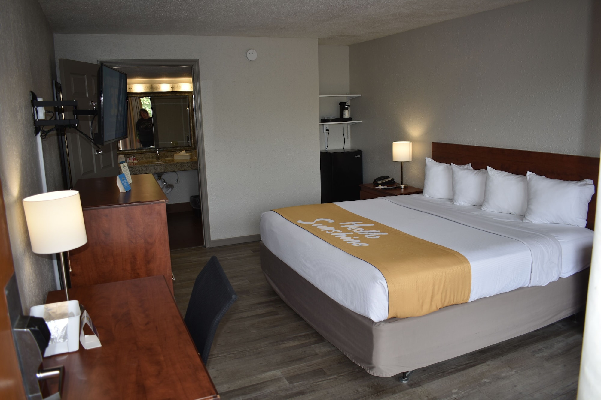 غرفة اقتصادية بسرير كينج لذوي الإعاقة، Days Inn by Wyndham Wildwood I-75 2/4