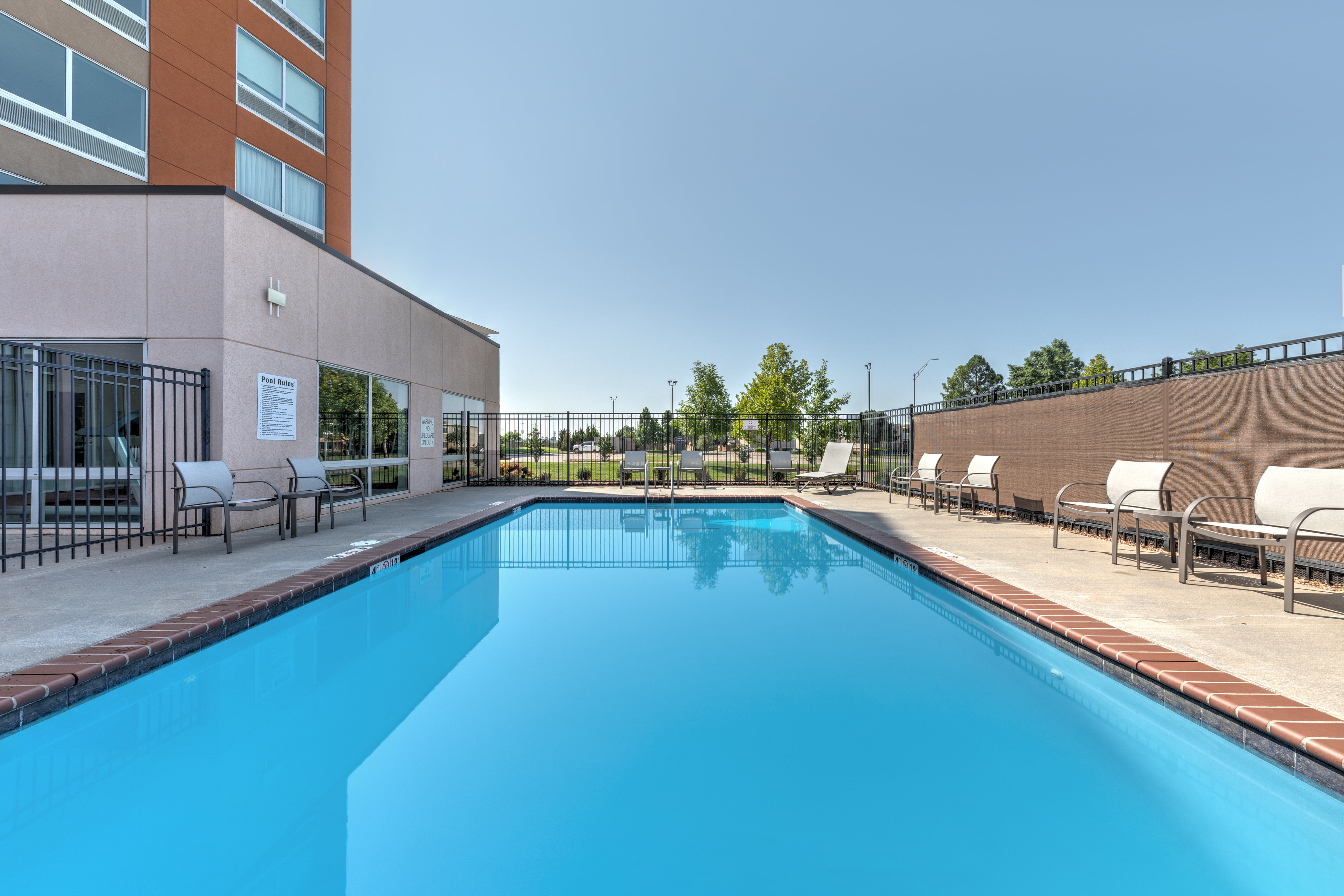 HOLIDAY INN EXPRESS & SUITES MOORE 57/75
