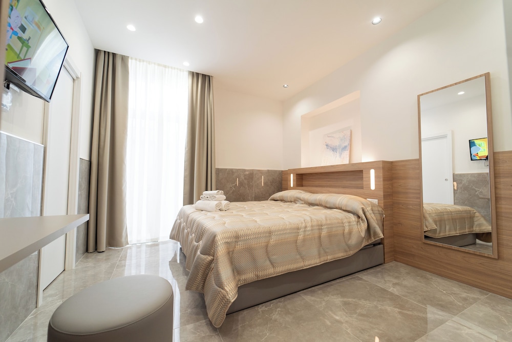DELUXE, DOUBLE BED, SEPARATE BUILDING