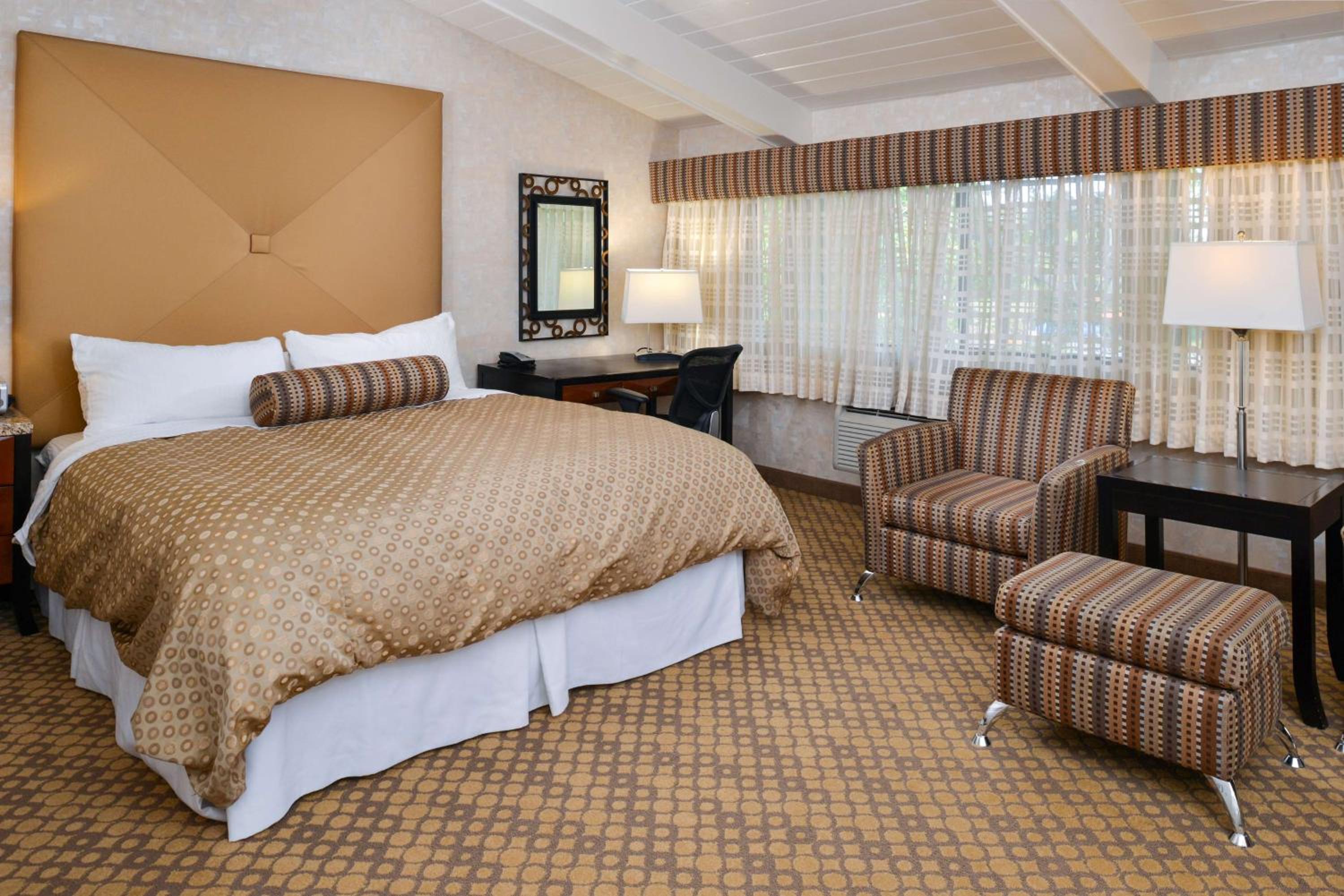 Deluxe, King Bed, Courtyard View