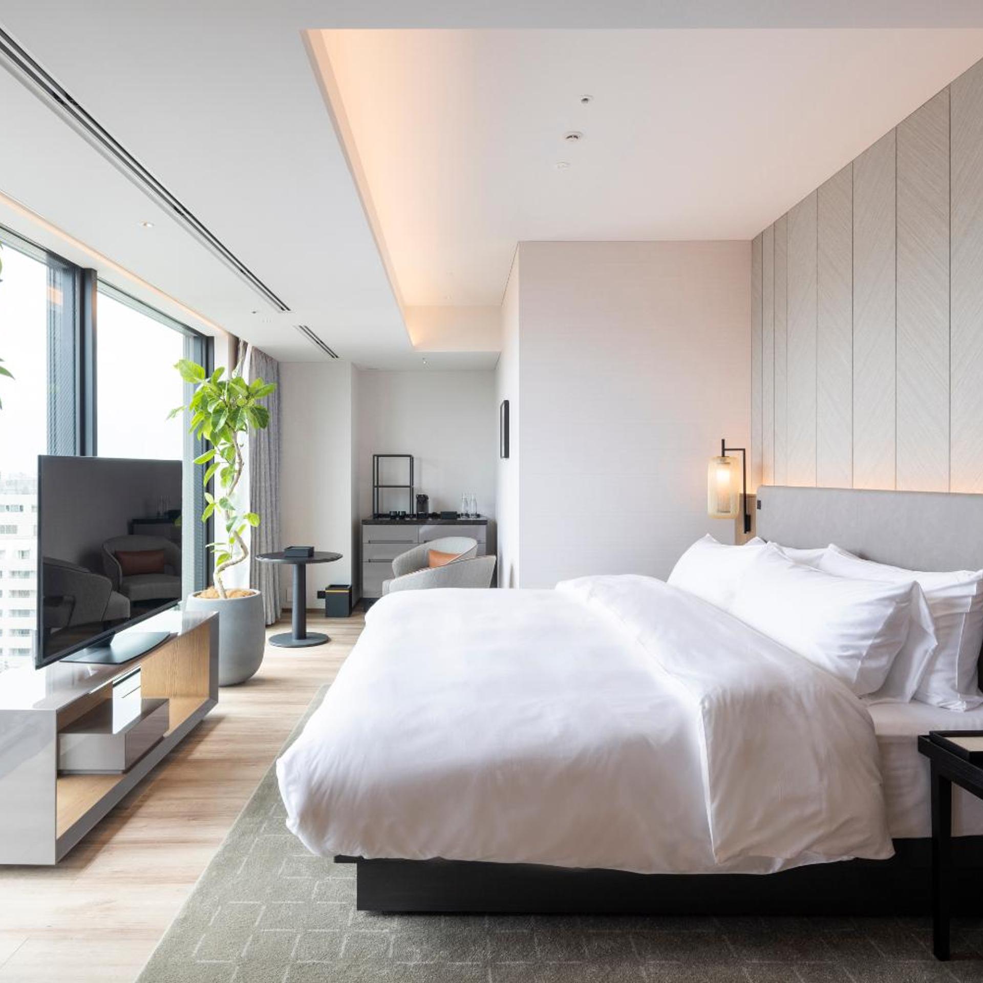 Premier, King Bed, City View, Butler
