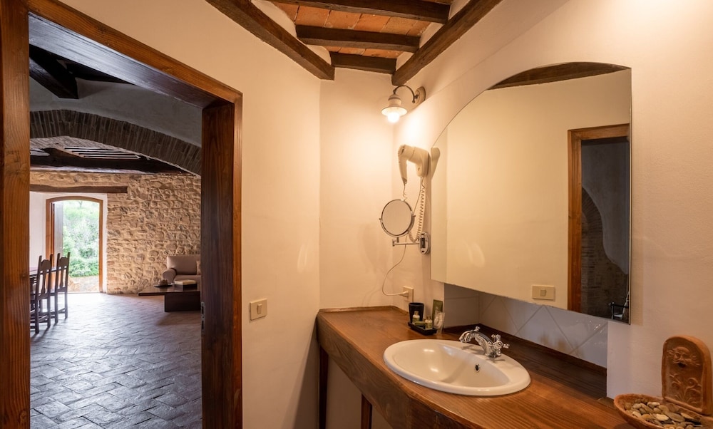 Tenuta Fattoria Vecchia 82/85