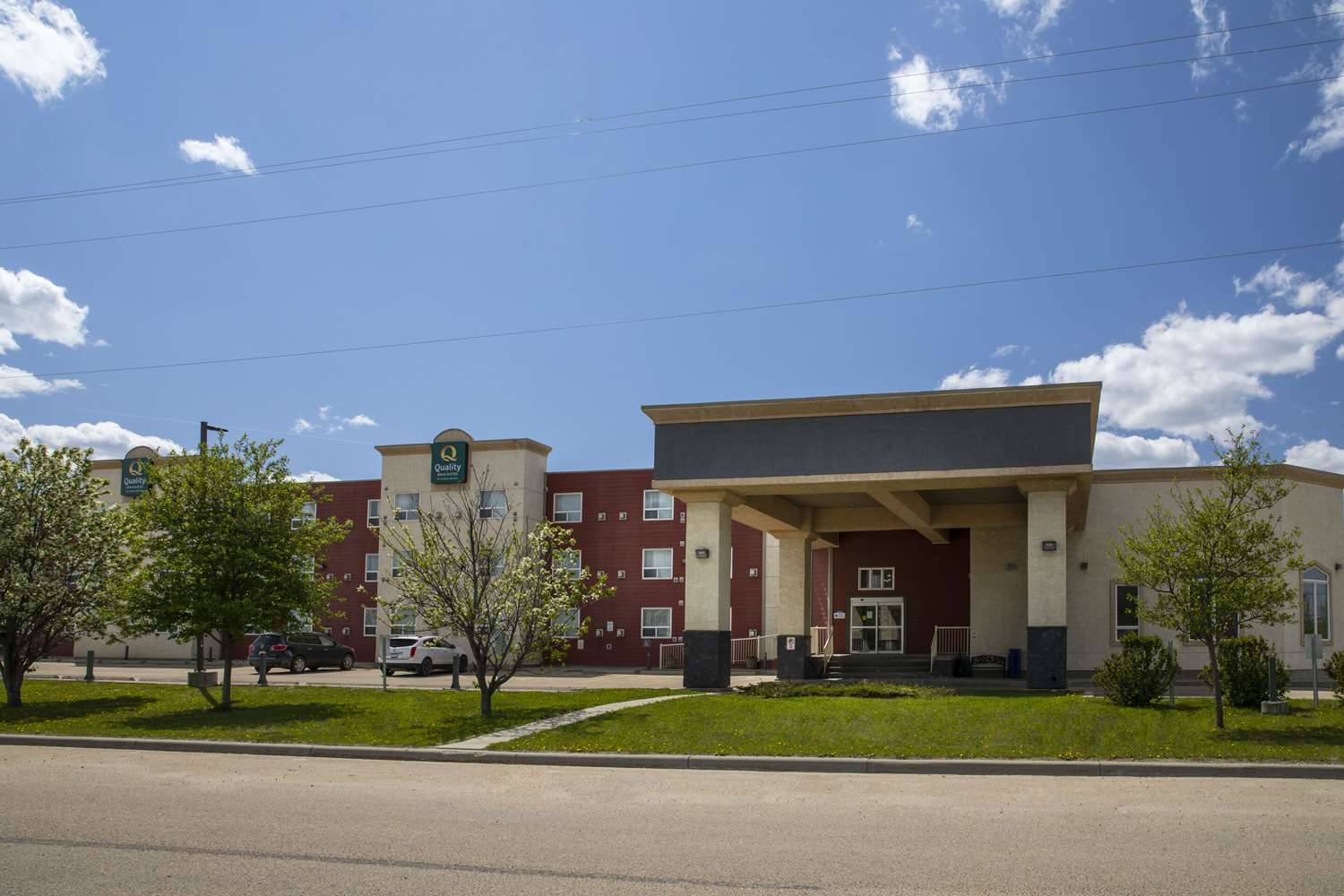 Quality Inn & Suites Whitecourt 3/18