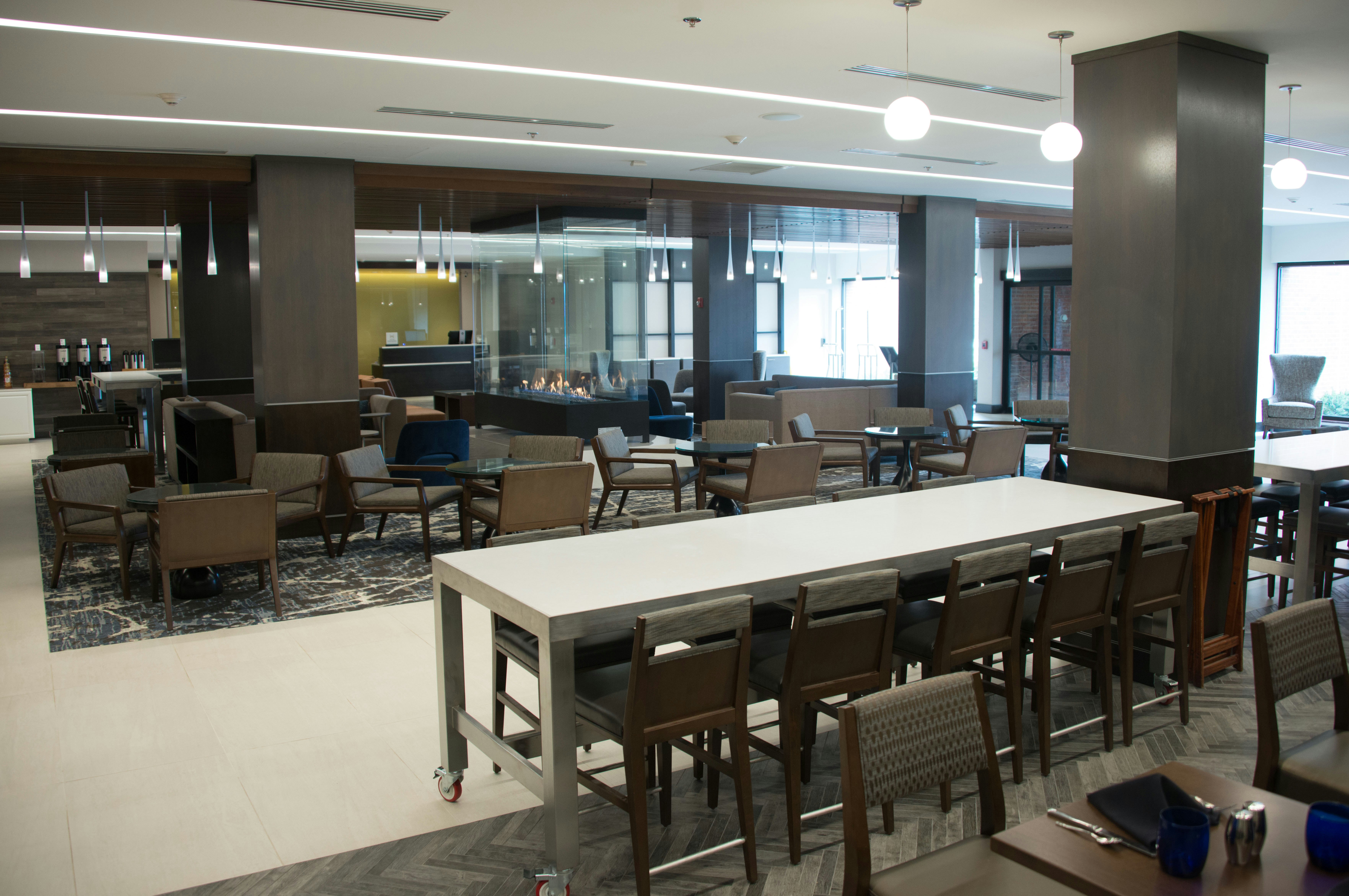 Doubletree By Hilton Hotel Syracuse 18/44