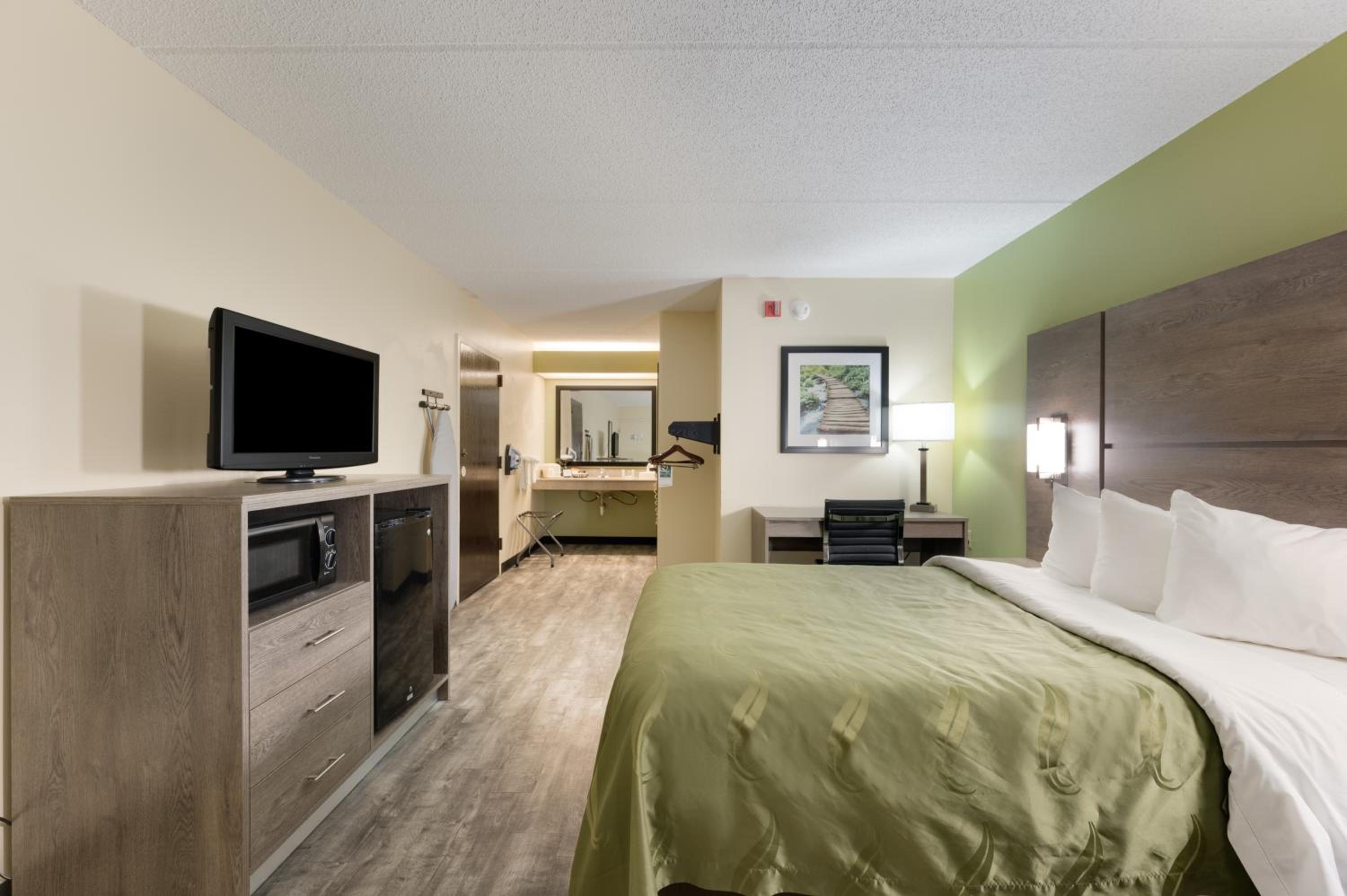 ROOM, KING BED
